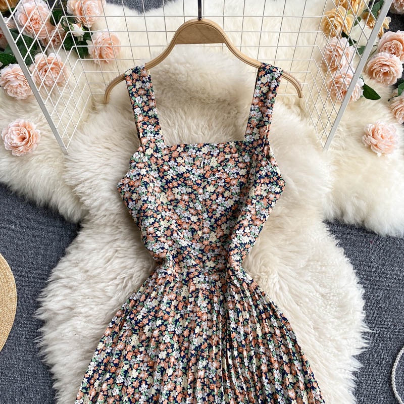 Sleeveless square neck pleated maxi dress