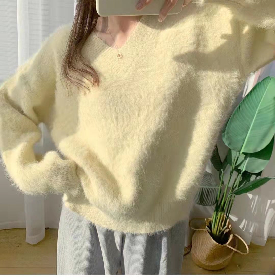 Heart neck cozy sweater medium length