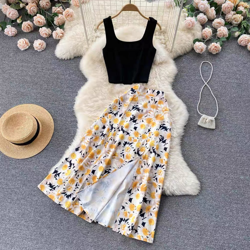 U neckline knit crop top and side split chrysanthemum midi skirt