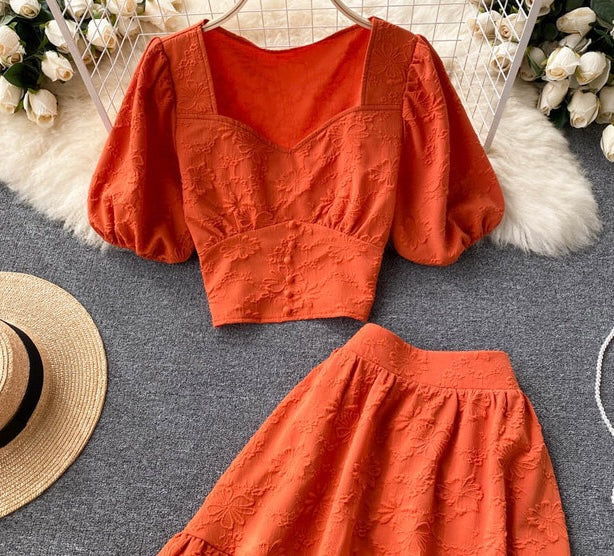 Sweetheart neckline crop top with matching color skirt set